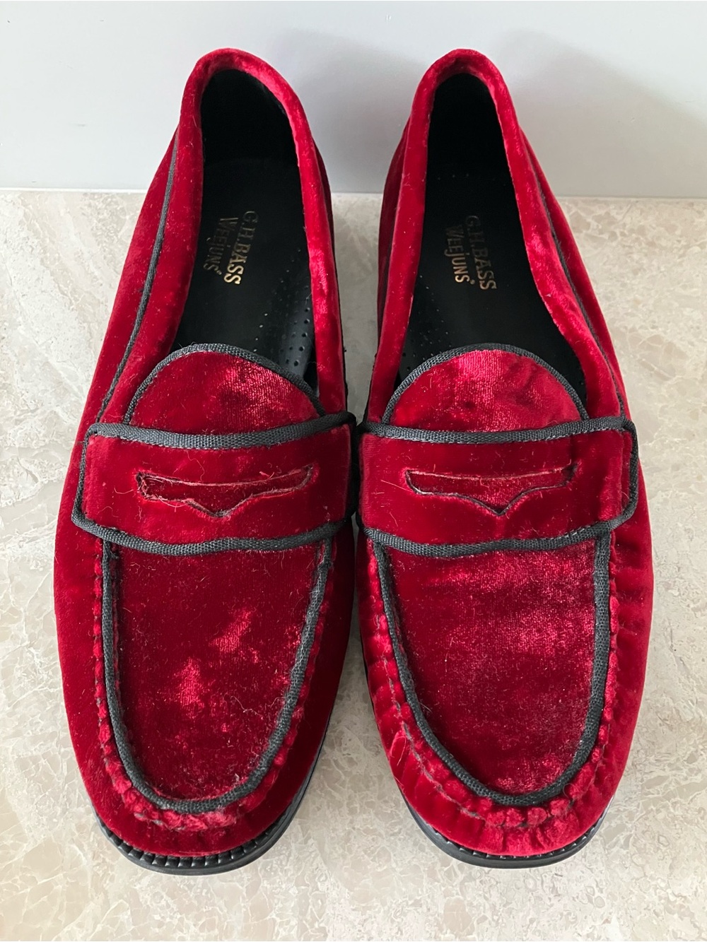 G.H. BASS WEEJUNS VELVET LOAFERS
MENS OR LADIES